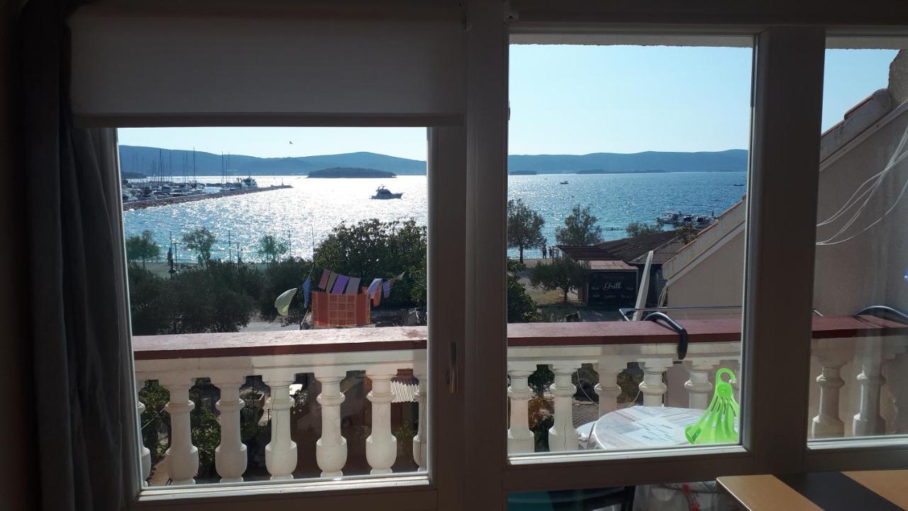 Sobe Rolo Uz More Biograd Na Moru Buitenkant foto