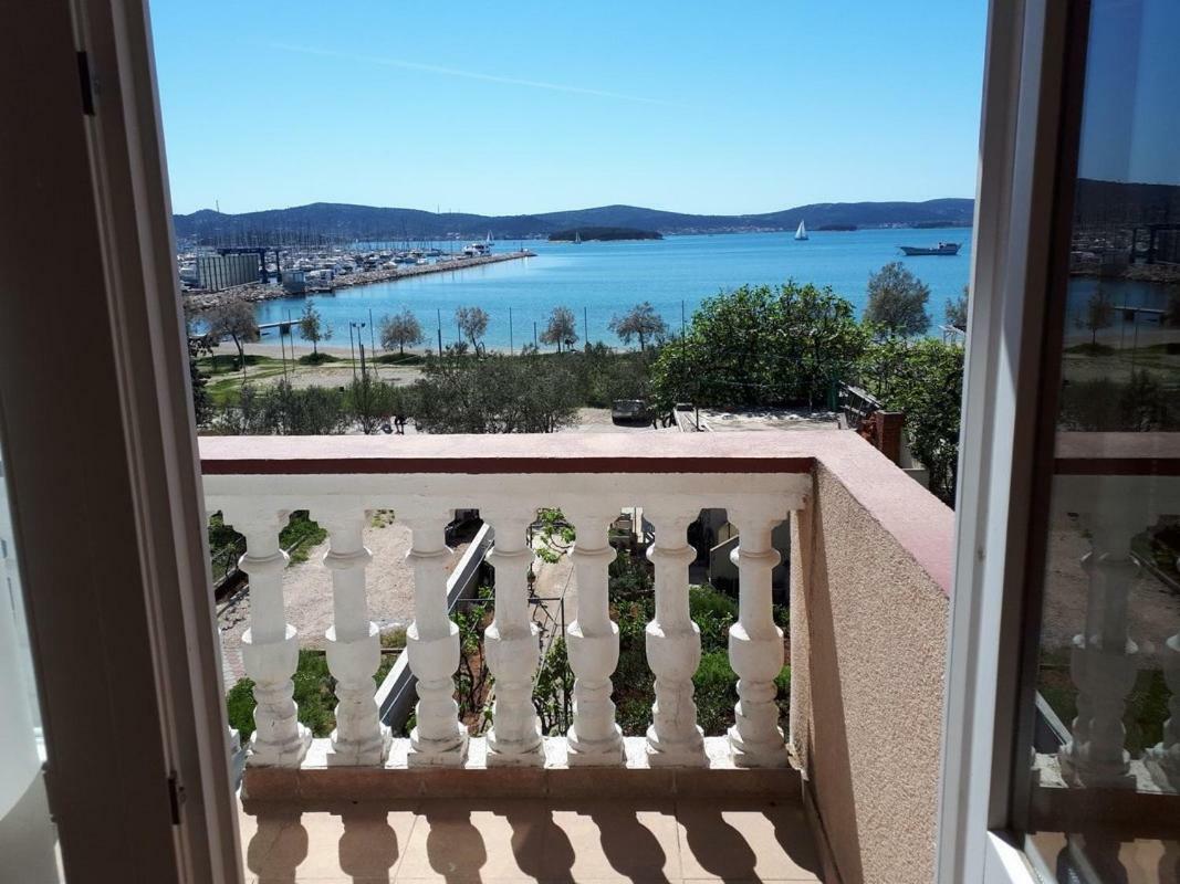 Sobe Rolo Uz More Hotel Biograd Na Moru Buitenkant foto