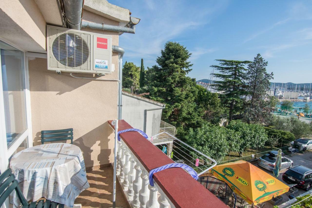 Sobe Rolo Uz More Hotel Biograd Na Moru Buitenkant foto