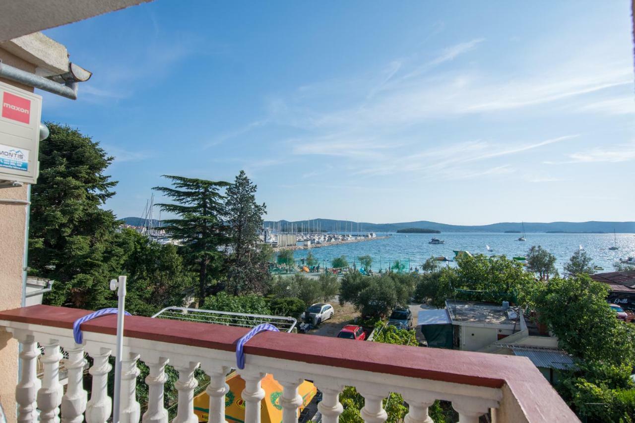 Sobe Rolo Uz More Hotel Biograd Na Moru Buitenkant foto